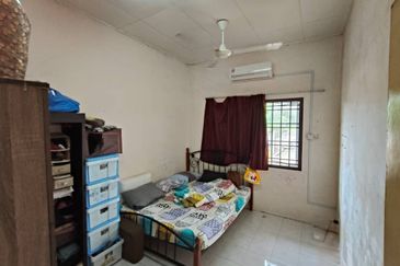 Kota Tinggi - Tmn Sri Saujana - Single storey terrace house corner