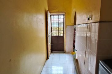 Kota Tinggi - Tmn Sri Saujana - Single storey terrace house corner