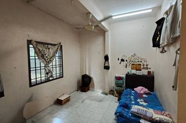 Kota Tinggi - Tmn Sri Saujana - Single storey terrace house corner