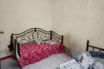 Kota Tinggi - Tmn Sri Saujana - Single storey terrace house corner