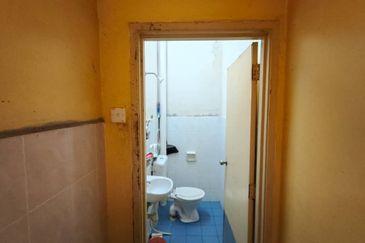 Kota Tinggi - Tmn Sri Saujana - Single storey terrace house corner