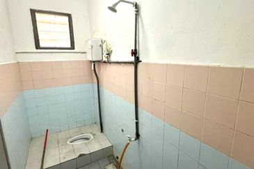 JB Tampoi - Jalan Tampoi, Kawasan Perindustrian - 2.5 Storey Corner Factory