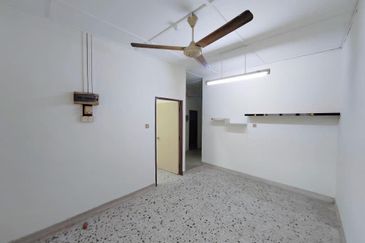 Kulai - Senai -  Taman Aman - Jalan Bunga Melati - Single Storey Low Cost Terrace House