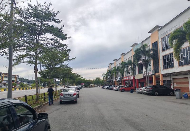 Simpang Renggam - Pusat Perniagaan Wawasan - 3 Storey shop - Facing mainroad