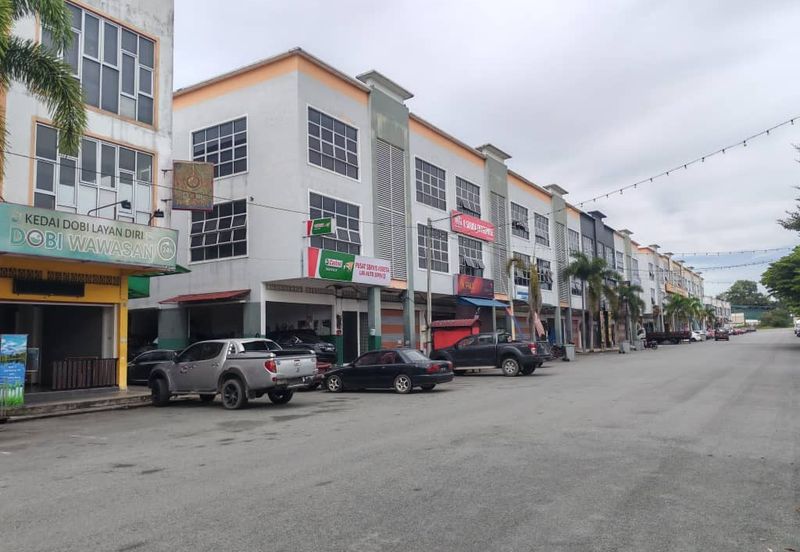 Simpang Renggam - Pusat Perniagaan Wawasan - 3 Storey shop - Facing mainroad