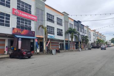 Simpang Renggam - Pusat Perniagaan Wawasan - 3 Storey shop - Facing mainroad