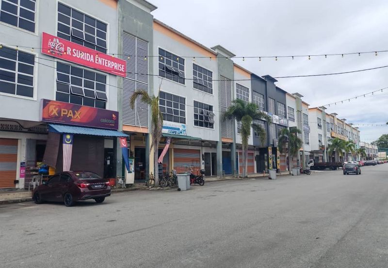 Simpang Renggam - Pusat Perniagaan Wawasan - 3 Storey shop - Facing mainroad