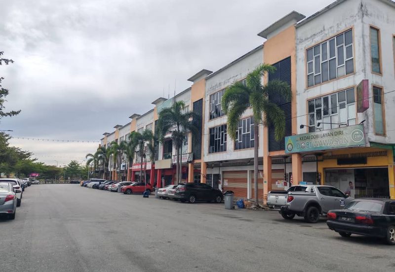 Simpang Renggam - Pusat Perniagaan Wawasan - 3 Storey shop - Facing mainroad