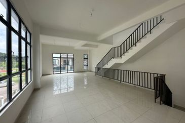 Ulu Tiram - Bandar cemerlang precinct B ( Breeze ) 