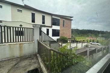 Ulu Tiram - Bandar cemerlang precinct B ( Breeze ) 