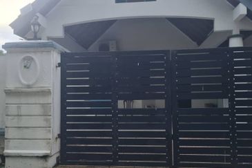 Ulu Tiram - Taman Pelangi Indah - Jalan Pesona - 1.5 Storey Corner House