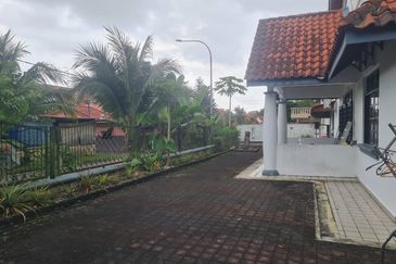 Ulu Tiram - Taman Pelangi Indah - Jalan Pesona - 1.5 Storey Corner House