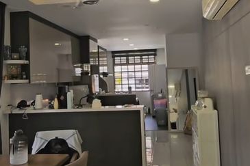 Ulu Tiram - Taman Pelangi Indah - Jalan Pesona - 1.5 Storey Corner House