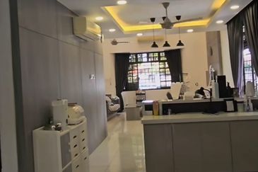 Ulu Tiram - Taman Pelangi Indah - Jalan Pesona - 1.5 Storey Corner House