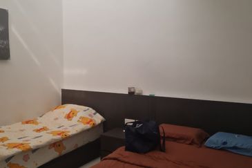 Ulu Tiram - Taman Pelangi Indah - Jalan Pesona - 1.5 Storey Corner House