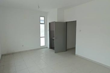 Skudai Pulai Mutiara - Taman Pulai Mutiara (Camellia Type) - Double Storey Terrace House Endlot (Bared unit)