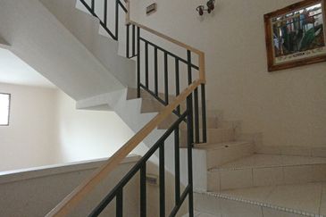 Kulai - Bandar Putra - Jalan Cengal 11 - 3 Storey House 