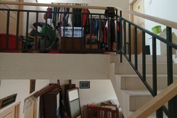 Kulai - Bandar Putra - Jalan Cengal 11 - 3 Storey House 