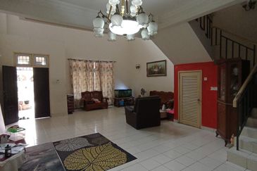 Kulai - Bandar Putra - Jalan Cengal 11 - 3 Storey House 