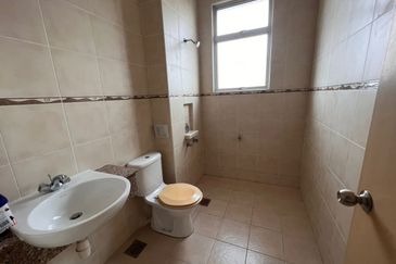 Kulai - Bandar Putra - Gate C - Double Storey Semi D 