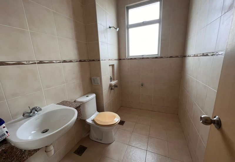 Kulai - Bandar Putra - Gate C - Double Storey Semi D 