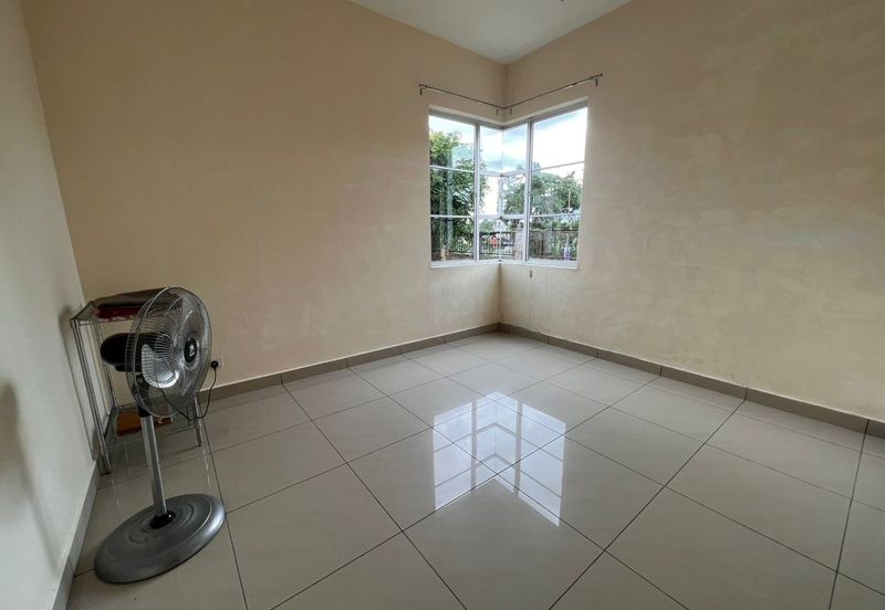 Kulai - Bandar Putra - Gate C - Double Storey Semi D 