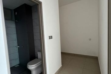 JB Larkin📍SKS Habitat - Apartment