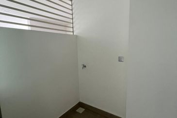 JB Larkin📍SKS Habitat - Apartment