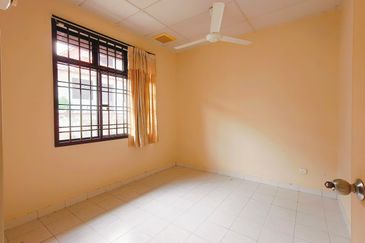 skudai - tmn lmpian emas - Single storey terrace house