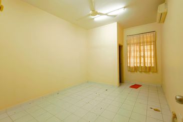 skudai - tmn lmpian emas - Single storey terrace house