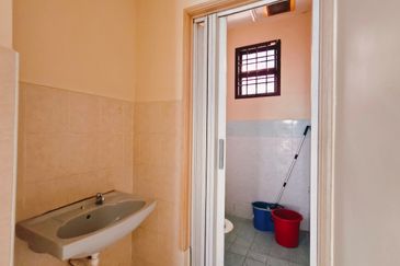 skudai - tmn lmpian emas - Single storey terrace house