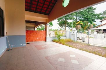 skudai - tmn lmpian emas - Single storey terrace house