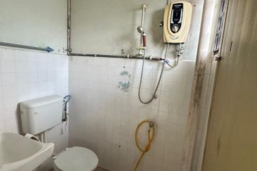 JB - Taman Johor Jaya - Jalan Seroja - Double storey low cost Full Loan Unit