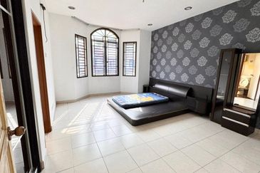 Iskandar - Taman Nusa Bestari @ 2 Storey Terrace House