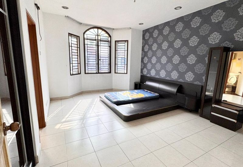 Iskandar - Taman Nusa Bestari @ 2 Storey Terrace House