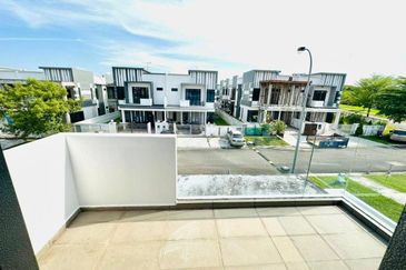 Taman Bukit Indah - Garden Villas @  2 Storey Cluster House Corner lot