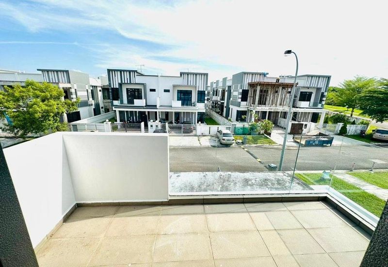 Taman Bukit Indah - Garden Villas @  2 Storey Cluster House Corner lot