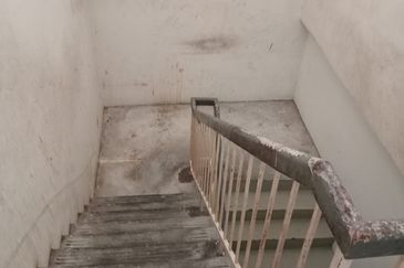 JB Perling - Taman Baiduri @ 3-Storey Shop Lot