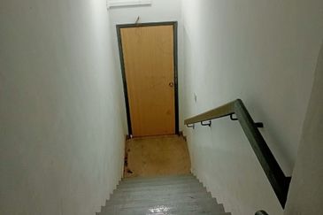 JB Perling - Taman Baiduri @ 3-Storey Shop Lot