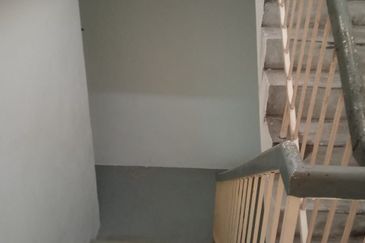 JB Perling - Taman Baiduri @ 3-Storey Shop Lot