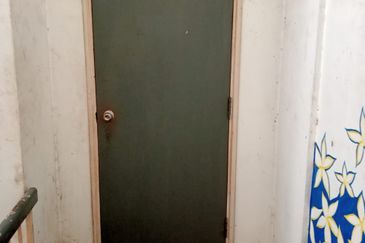 JB Perling - Taman Baiduri @ 3-Storey Shop Lot