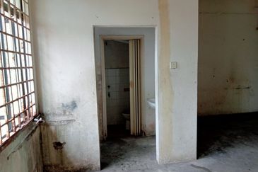 JB Perling - Taman Baiduri @ 3-Storey Shop Lot