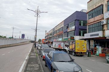 JB Perling - Taman Baiduri @ 3-Storey Shop Lot