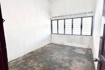 JB Taman Perling - Jalan Camar @ Single Storey House Unblock View 