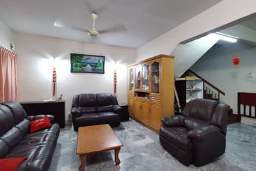 Kulai,Indahpura , Jalan Teratai - Double Storey Terrace House Endlot