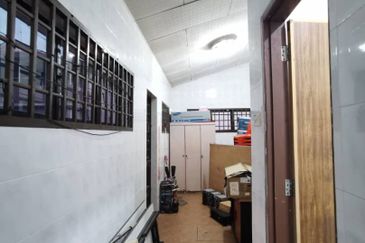 Kulai,Indahpura , Jalan Teratai - Double Storey Terrace House Endlot