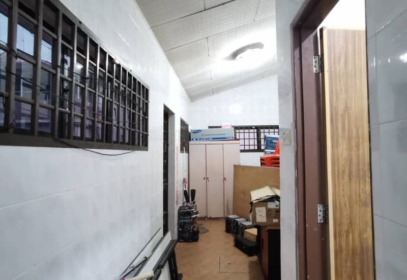 Kulai,Indahpura , Jalan Teratai - Double Storey Terrace House Endlot