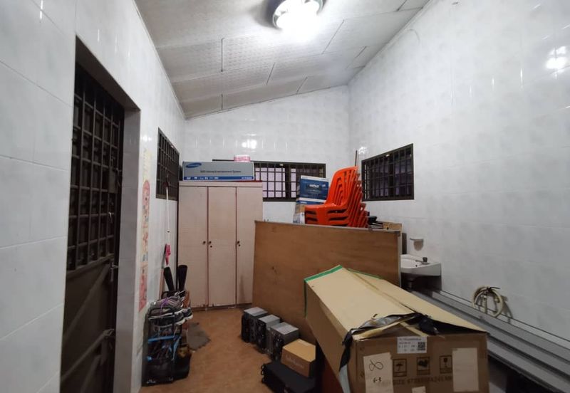 Kulai,Indahpura , Jalan Teratai - Double Storey Terrace House Endlot