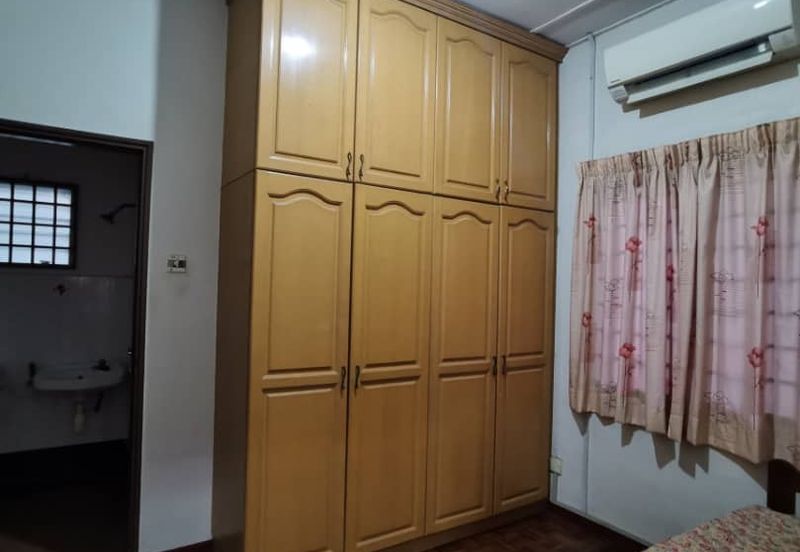 Kulai,Indahpura , Jalan Teratai - Double Storey Terrace House Endlot