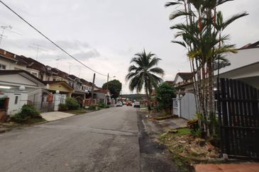 Kulai,Indahpura , Jalan Teratai - Double Storey Terrace House Endlot